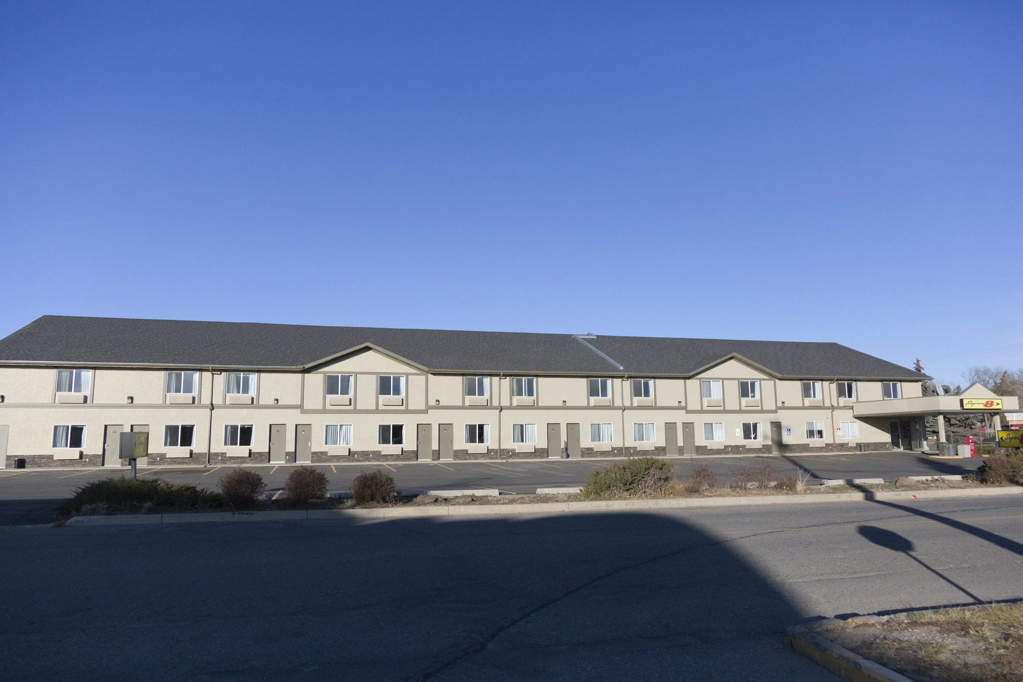 Super 8 By Wyndham Strathmore Exterior photo